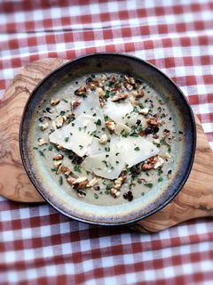 Une photo de Velouté champignons, noix & comté