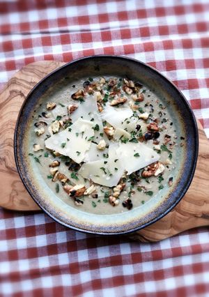 Une photo de Velouté champignons, noix & comté