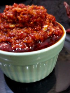 शेजवान चटणी (schezwan chutney recipe in marathi) रेसिपी चे मुख्य फोटो