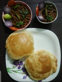 छोले भटूरे (Chole bhature recipe in Hindi) रेसिपी मुख्य फोटो