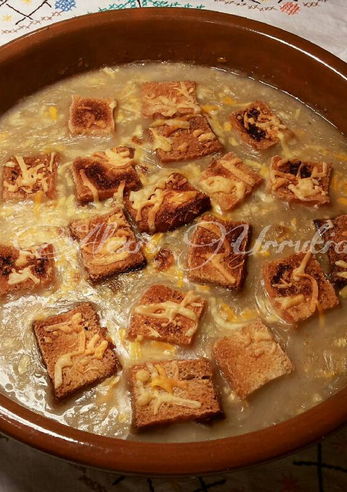 Una foto de Crema de cebolla al estilo frances con toque Urrutia