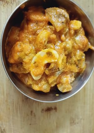 A picture of Kaju mushroom curry.