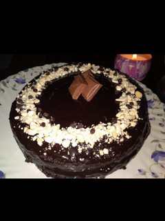 चॉकलेट ट्रफल केक (chocolate truffle cake recipe in Hindi) रेसिपी मुख्य फोटो
