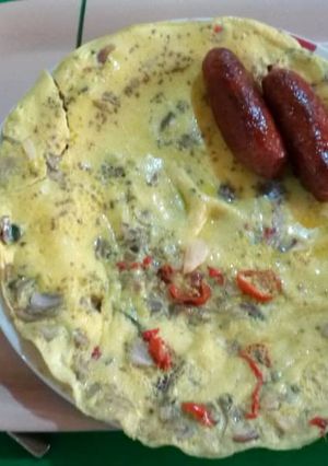 A picture of Fried eggs with sausages.