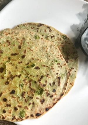 मटर के पराठे रेसिपी मुख्य फोटो
