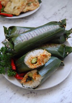Foto resep Nasi Uduk Bakar Ayam Suwir Pedas