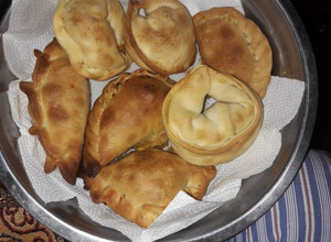 Una foto de Empanadas de choclo y salsa blanca (vegetarianas)