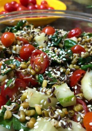 A picture of Cherry Tomato Spinach Salad – Super Healthy Salad.