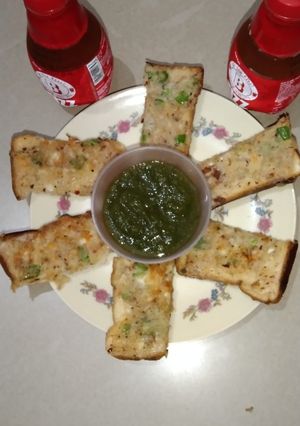 चीज़ गार्लिक ब्रेड (Cheese Garlic bread recipe in hindi) रेसिपी मुख्य फोटो