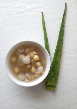 Hình của món Chè hạt sen long nhãn nha đam.