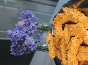 Une photo de poulet corn flakes