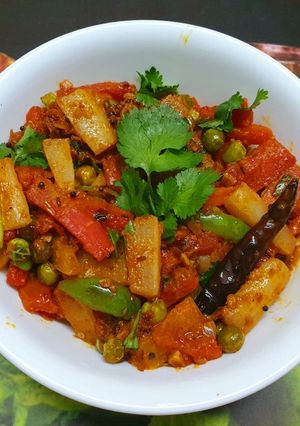 A picture of Gajar Mooli Matar Sabzi.