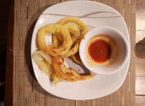 Una foto de Onion rings con harina pan