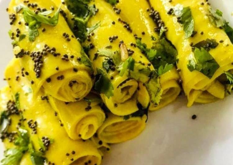 Gujjus snack Khandvi