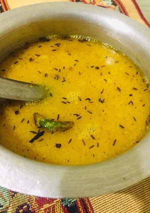 A picture of Dal fry.