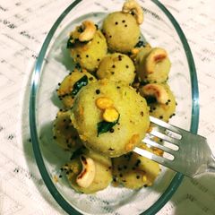 A picture of Rava Balls.