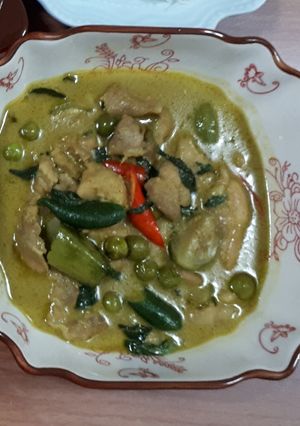 A picture of Thai Green Curry Chicken (Halal).