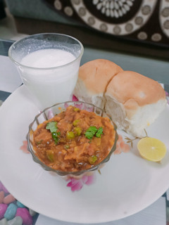 જૈન પાઉંભાજી (Jain Pavbhaji Recipe In Gujarati) રેસીપી મુખ્ય ફોટો