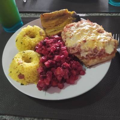 Milanesa de Pollo a la Parmesana con Arroz y Ensalada*** Receta de victor  ramon chourio gonzalez- Cookpad