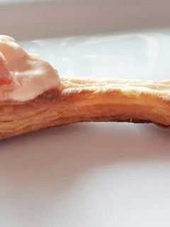 Una foto de Cucharilla de hojaldre con ensaladilla de marisco