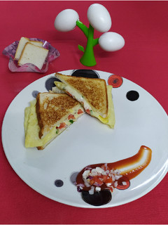 ઓમલેટ ચીઝ સેન્ડવીચ (Omelette Cheese Sandwich recipe in Gujarati) રેસીપી મુખ્ય ફોટો