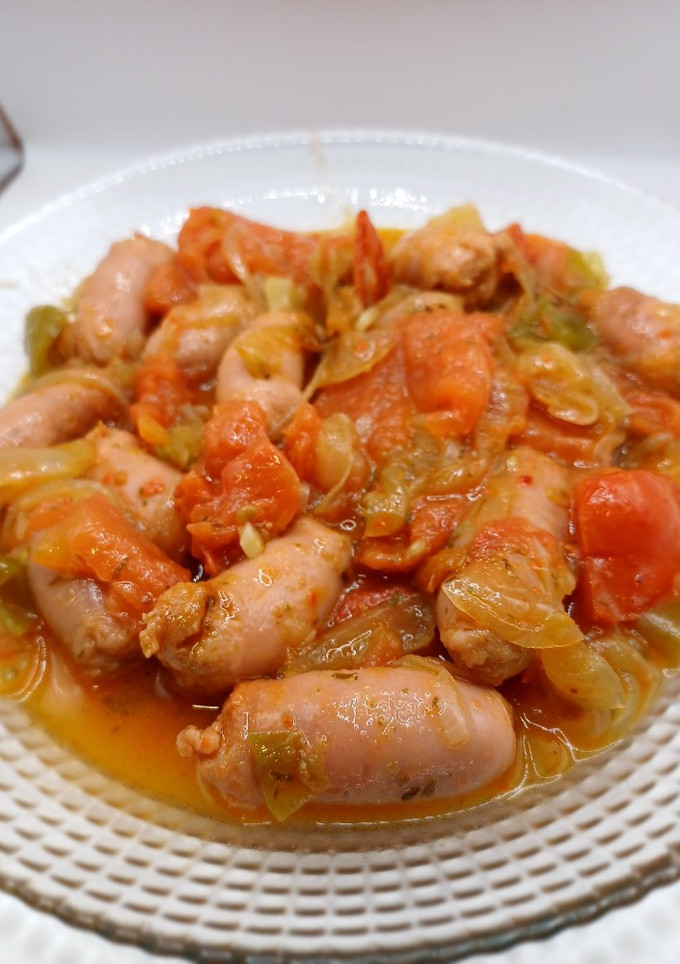 Una foto de Longaniza al vermú con verduras