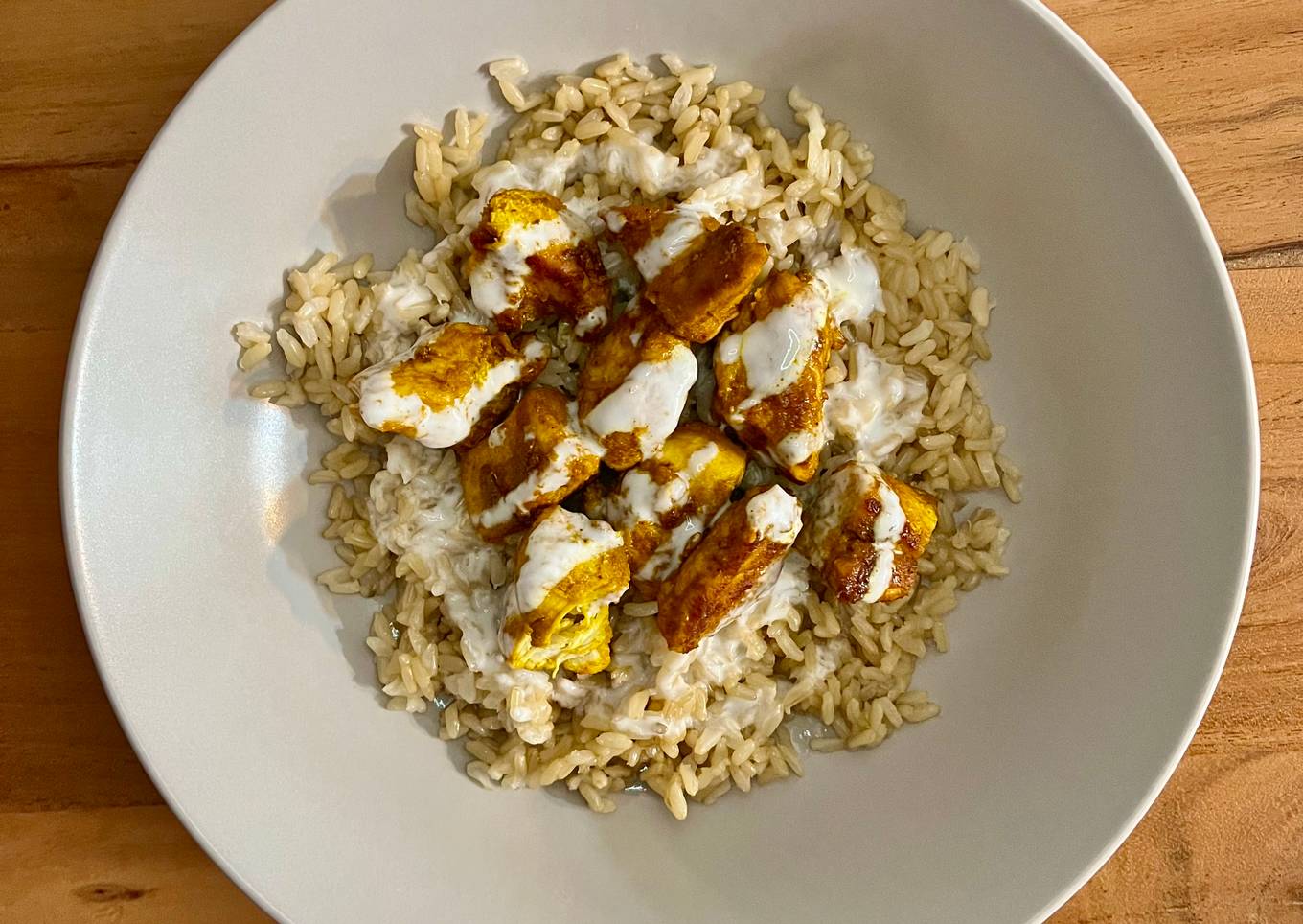 🍗 Pollo tandoori con arroz y salsa de yogur 🍚