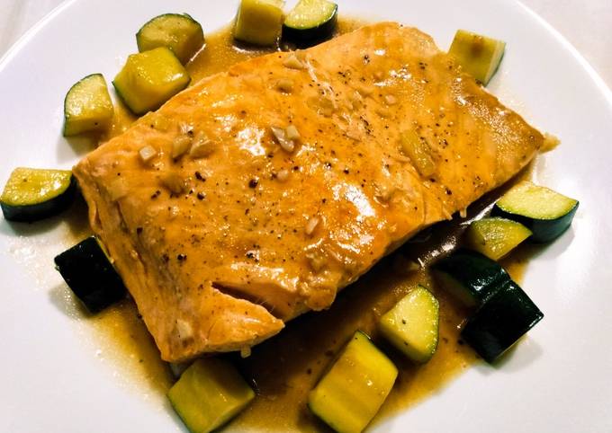 Recipe of Quick Salmon and zucchini braised in oyster sauce