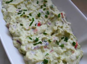 O poză a rețetei Pastă de Avocado cu brânză cremoasă și ceapă.