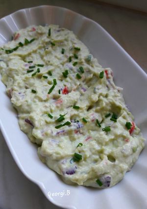 O poză a rețetei Pastă de Avocado cu brânză cremoasă și ceapă.