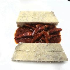A picture of Boiled yam with tomato sauce and prawn.