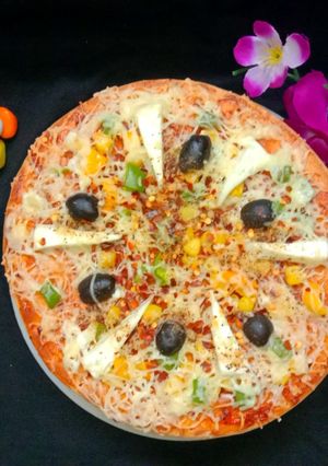 गोल्डन कॉर्न पिज़्ज़ा (Golden corn pizza recipe in Hindi) रेसिपी मुख्य फोटो