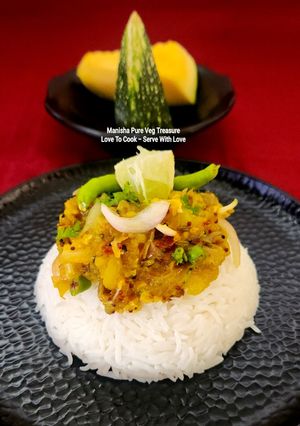 A picture of Kumro Bhorta With Bhaat (Bengali Staple Food) Pumpkin Bharta With Plain Steamed Rice.