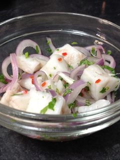 Una foto de Ceviche peruano de corvina
