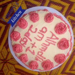 A picture of Red velvet birthday cake buttercream.