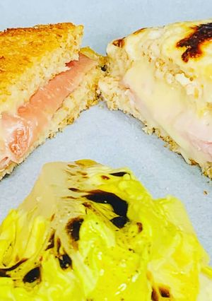 Une photo de Croque-monsieur salade