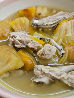 小魚干排骨巴基路湯 的食譜成品照片