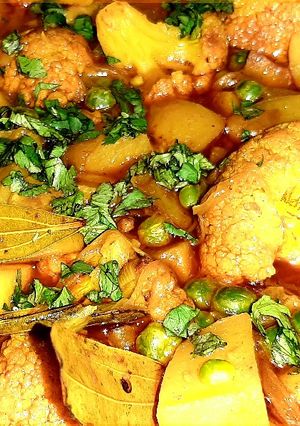 फूलगोभी आलू की सब्जी(full gobhi aloo ki sabji recipe in hindi) रेसिपी मुख्य फोटो