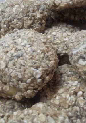 Una foto de Galletitas veganas de avena y banana♡