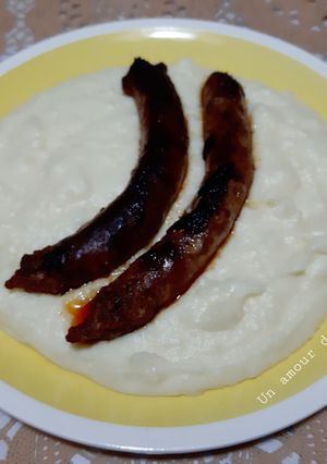 Une photo de Purée de pomme de terre et merguez 🍴