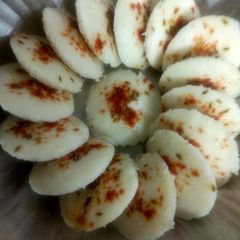 A picture of Idlis.