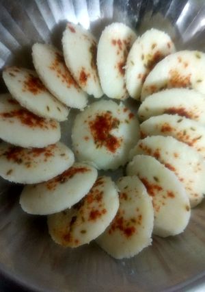 A picture of Idlis.
