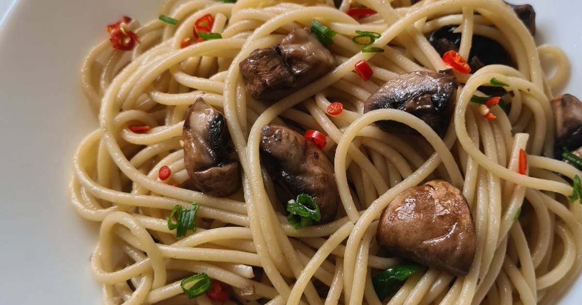 See recipes for Pasta aglio olio pepproncino, & zucchini - garlic, ...