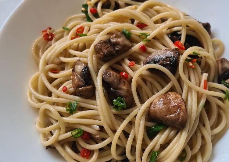 Steps to Cook Perfect Mushroom Spaghetti Aglio Olio