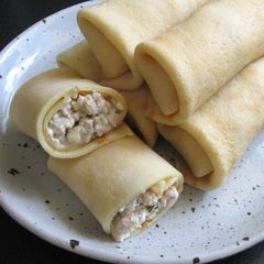A picture of ‘Mlyntsi’ Ukrainian Thin Pancakes with Chicken Filling.