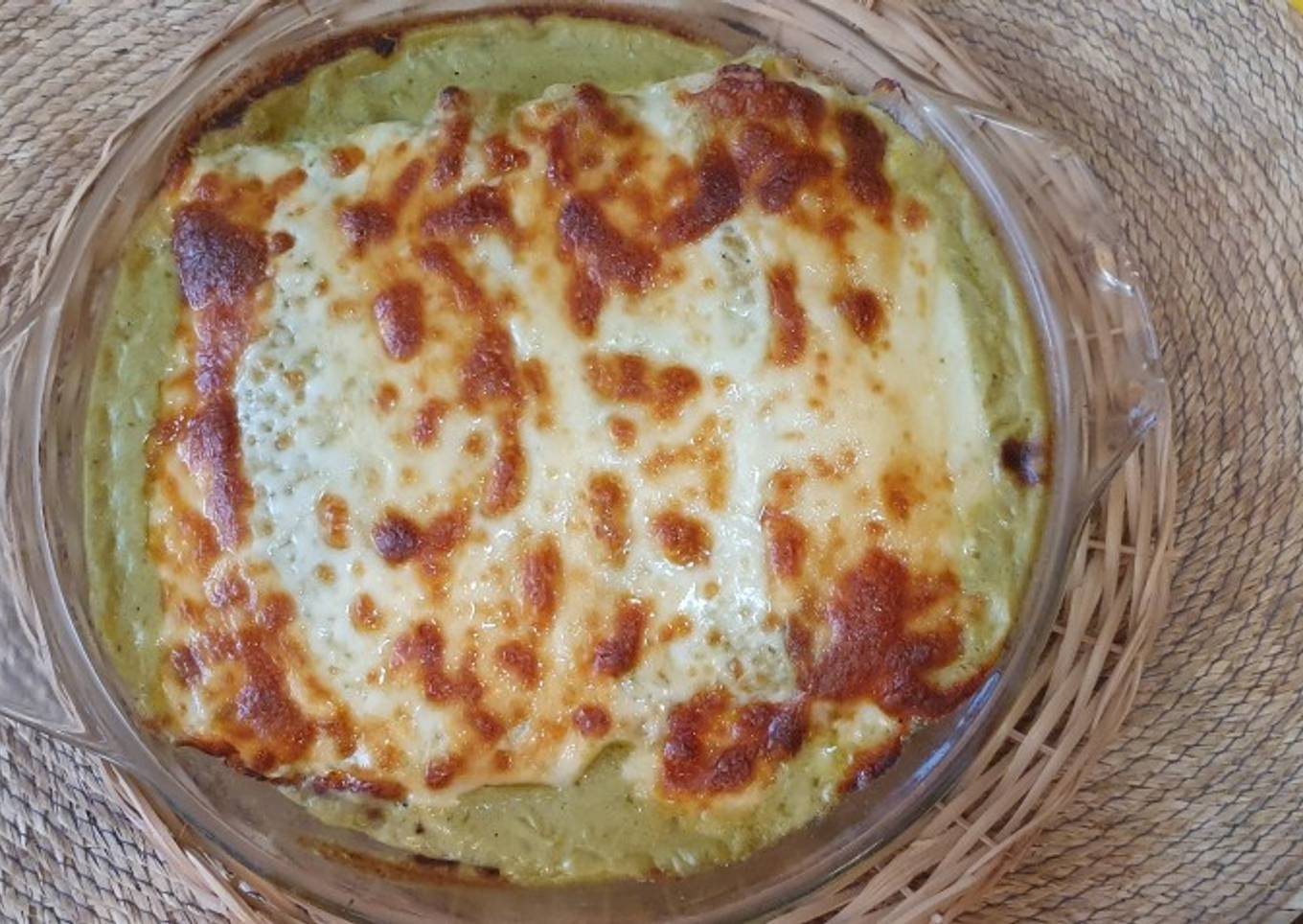 Enchiladas verdes cremosas