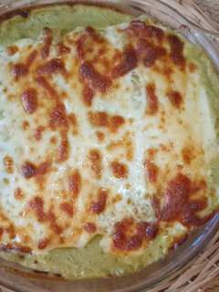 Una foto de Enchiladas verdes cremosas
