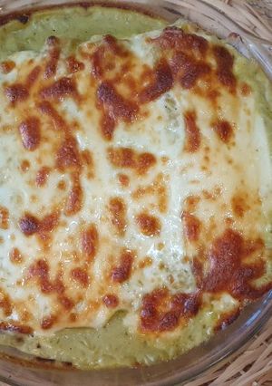 Una foto de Enchiladas verdes cremosas
