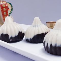 "Chocolates Paan Coconut modak" A picture of "Chocolates Paan Coconut modak".