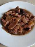 Carne macerada con manzana